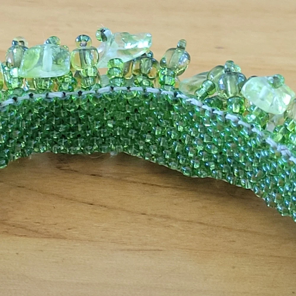 Green Seed Bead Cluster Stretch Bracelet Chip Fringe Boho 2.5 Inch 29g